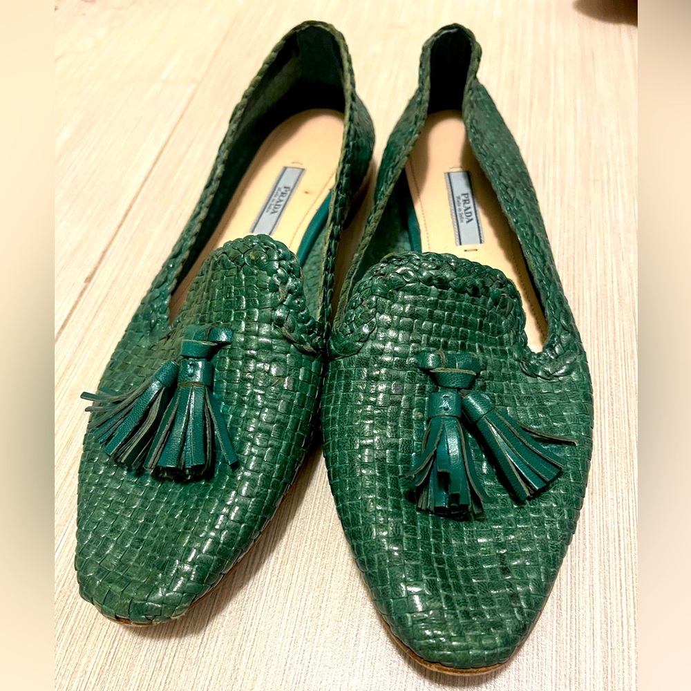 🔥Beautiful PRADA green woven leather loafers size 8.5 US - 39 Europe